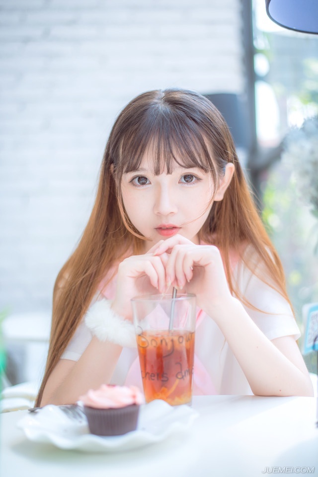“江夏烽火，不好！”陈到厉声喝道：“响号！”
